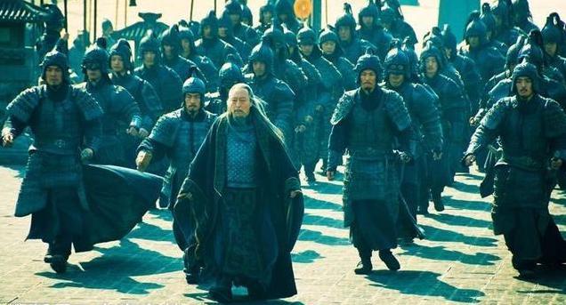 曹操一死,曹丕称王,众臣逼宫,汉献帝是怎样禅让的帝位?