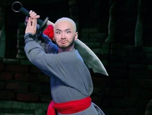 古代刽子手行刑的时候，为什么要往刀上喷一口酒呢