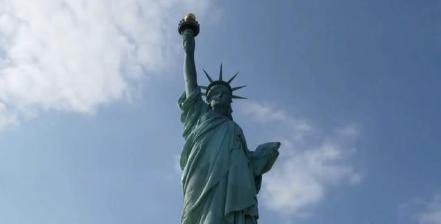 美国自由女神像差点倒塌是怎么回事 是什么原因导致的