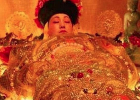 令妃统领后宫10年，乾隆为什么没有立她为后