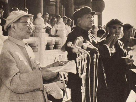 陈伯达为什么要炮打康生