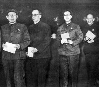 陈伯达为什么要炮打康生