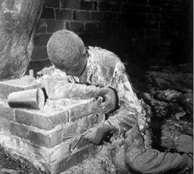 真实的纳粹集中营是什么样的 里面的人又会是怎么死的