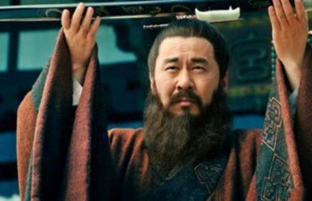 曹操是怎么想的 为什么愿意让三个女人共侍一夫呢