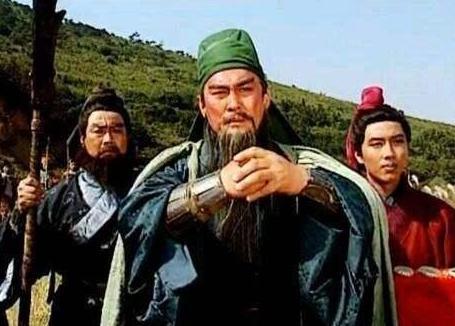 关羽为什么要向投向刘备的马超单挑