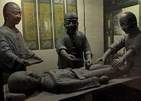 古代太监是怎么解决小便的 他们是怎么上厕所的呢