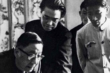 艺术家老舍是怎么死的