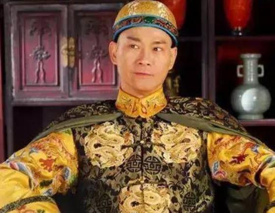 乾隆出上联: 一日为日, 二日为昌, 三日为晶,纪晓岚如何回答的