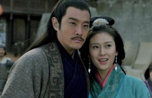 周瑜作对联讽刺黄月英丑,诸葛亮如何巧妙还击的