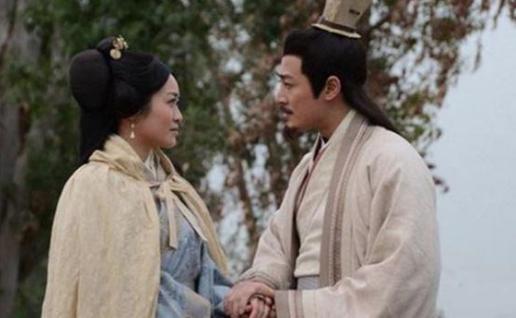 周瑜作对联讽刺黄月英丑,诸葛亮如何巧妙还击的