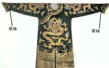 清朝官员行李为什么要拍袖子