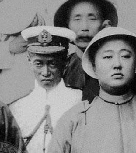 萨镇冰的生平如何