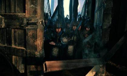 古代的城门都是朝里面开的 这是为什么呢