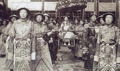 慈禧一生穷奢极欲，为什么死后一年才下葬臭气熏天