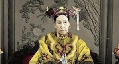 慈禧一生穷奢极欲，为什么死后一年才下葬臭气熏天