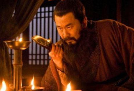 曹操为什么看不起孙策