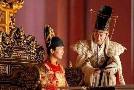 魏忠贤的地位是怎么来的