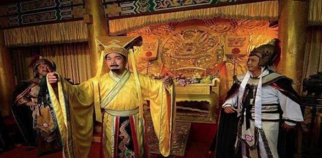 上朝议事时，大臣突然想上厕所怎么办