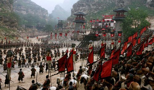 古代没有音响喇叭等设备，将领的喊话是如何让数十万的士兵都听到的？