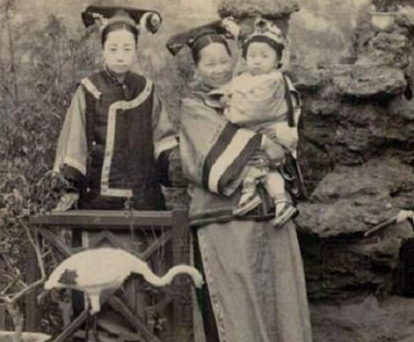 清朝皇室保姆一般都是照顾小孩生活 她们为什么能够干政