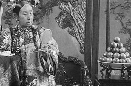 慈禧临死前为什么要毒死光绪呢 只因她不想被清算