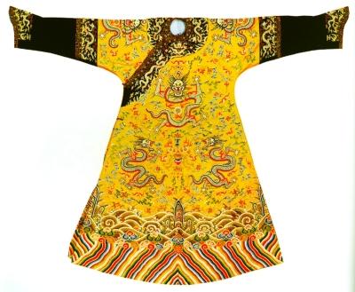 古代皇帝的龙袍脏了怎么办,是直接换一件还是要要清洗一下?