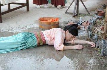 古代皇帝登基之后 他是怎么处理上一位的后宫的