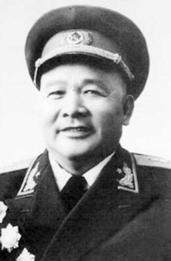 许世友谁都不怕,为什么偏偏对徐海东却十分的尊敬