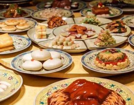 皇帝吃饭都是吃几口就换掉 吃剩下的饭菜都是怎么处理呢