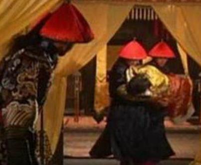 清朝妃子为什么要带指甲套 这个指甲套是用来干什么的