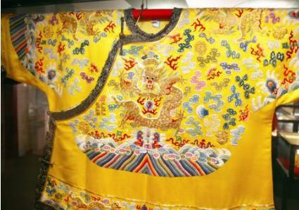 为什么从秦始皇之后的龙袍会变成黄色 最后是怎么演变下去的