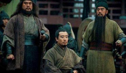 诸葛亮是怎么拉拢张飞关羽的 他们的关系是怎么缓和的