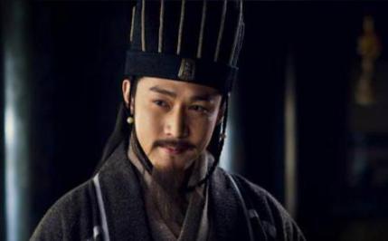 诸葛亮是怎么拉拢张飞关羽的 他们的关系是怎么缓和的