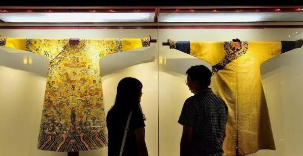 清代的龙袍到底是怎么做出来的，值多少钱