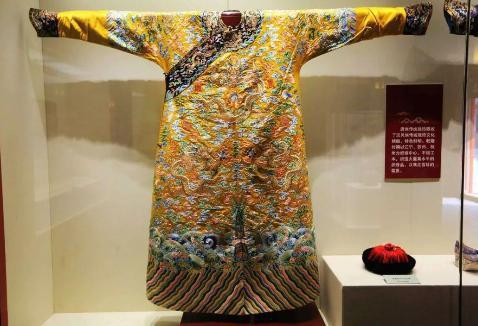 清代的龙袍到底是怎么做出来的，值多少钱