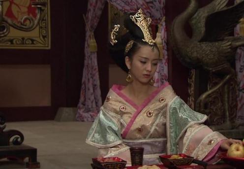 赵飞燕刚出生为什么就被抛弃了