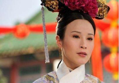 康熙为什么会这么他的这位儿媳妇郭络罗氏 她做了什么错事吗