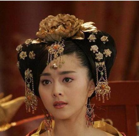 古代皇帝结婚的时候只有十三四岁，他们是怎么知道男女之事的