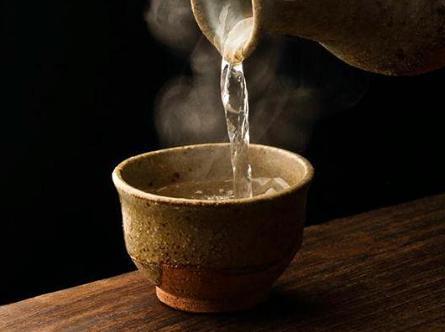 为什么古人喝酒都要“烫”一下再喝