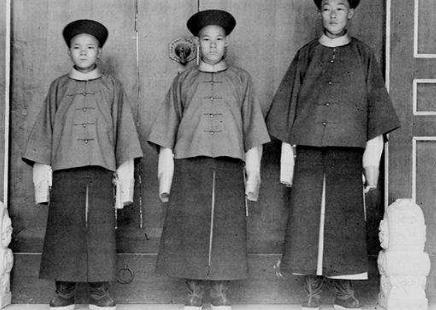 明朝时期的太监到底有多吃香 为什么又这么多人排着队去做太监呢