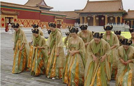 古代后宫的女人为什么一定要争个你死我活 就不能和平共处吗