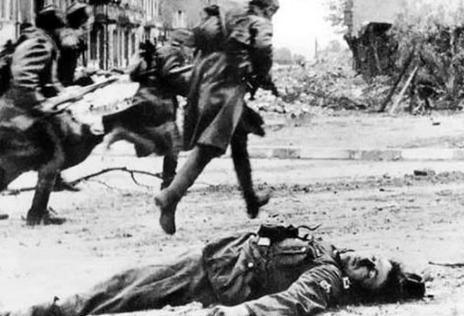 二战德军王牌师，装甲掷弹兵师为什么被称“负重轮”