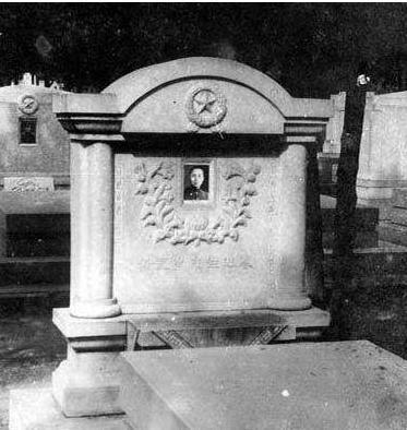 黄显声是怎么跟萝卜头是怎么认识的