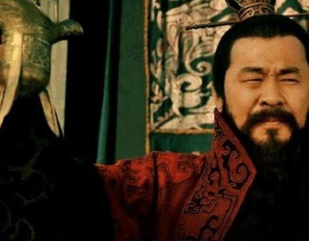 刘备为什么能成为三兄弟的老大呢 这里面有什么原因吗