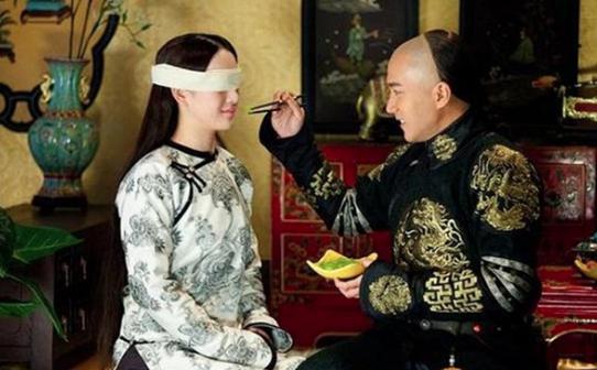 皇太极在位时，为什么娶敌军女子为后妃