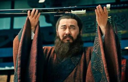 面对众人要救曹操 为什么曹操不感激反而要将其杀害呢