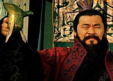 曹操为什么不愿意称帝 而晚年却想当周文王呢