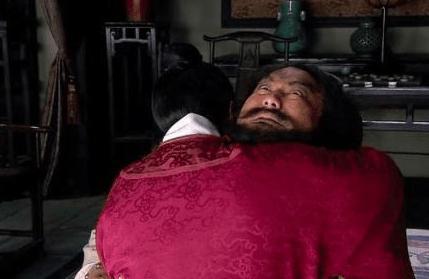 李逵在怎么说也是宋江的兄弟 为什么宋江会拉着李逵陪葬呢