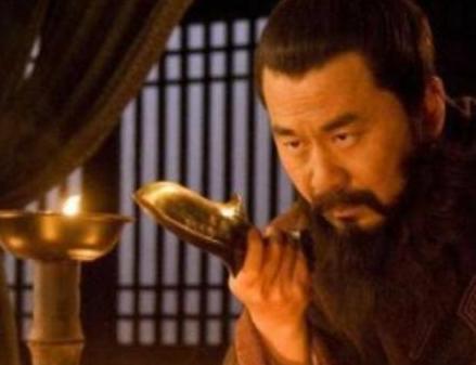 曹操为什么不敢杀汉献帝 而是控制他挟天子令诸侯呢