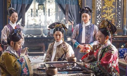 清朝妃子为什么要戴着长长的指甲套 这个东西不会影响生活吗</span>
                      